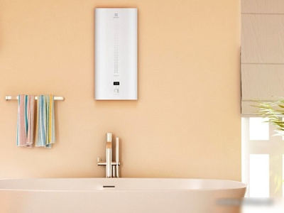 Накопительный электрический водонагреватель Electrolux EWH 100 Centurio IQ 2.0