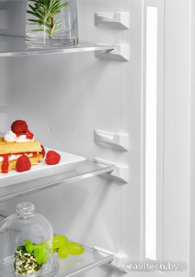 Холодильник AEG RCB736E7MB