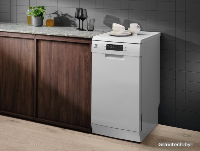Отдельностоящая посудомоечная машина Electrolux SEM94320SW