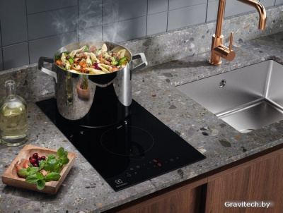 Варочная панель Electrolux LHR3233CK